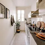 Royo - 1 A Auteuil Apartmán